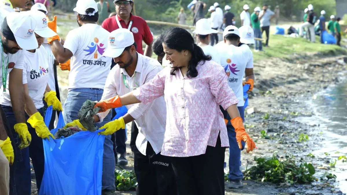 যমুনা নদী পরিষ্কার অভিযানে সামিল দিল্লির মুখ্যমন্ত্রী, আহ্বান জনঅংশগ্রহণের