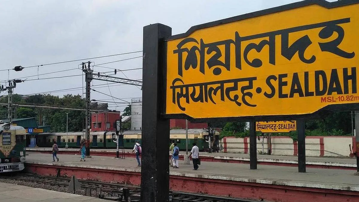 শিয়ালদহ ডিভিশনের ৮ স্টেশনে বন্ধ হচ্ছে রিজার্ভেশন কাউন্টার, ভোগান্তির আশঙ্কায় যাত্রীরা