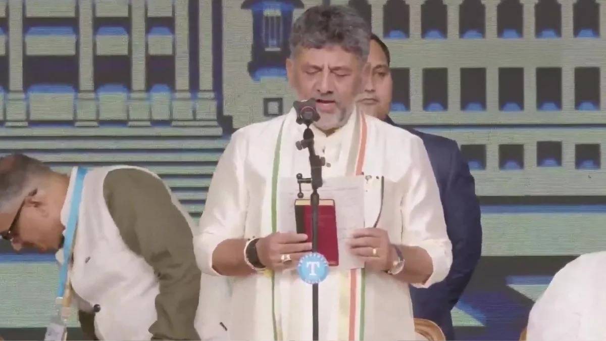 কর্ণাটকের নতুন মুখ্যমন্ত্রী হিসেবে শপথ নিলেন শিবকুমার, উপমুখ্যমন্ত্রী হলেন পরমেশ্বর