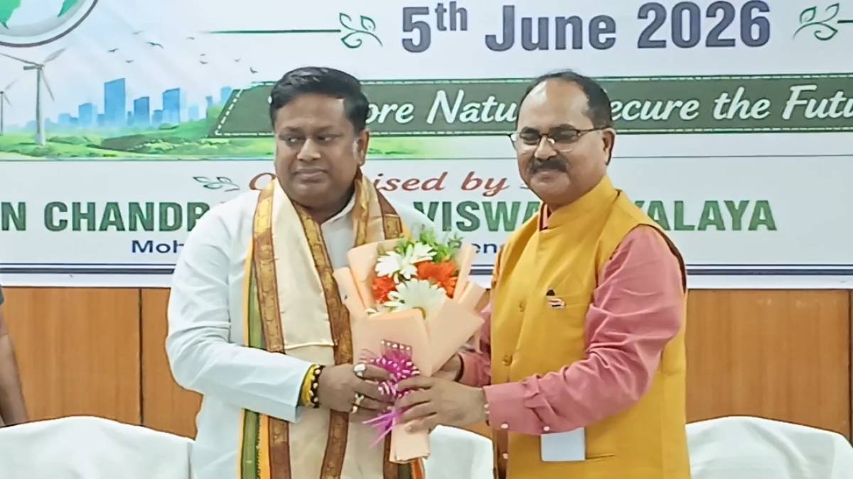 স্বরূপ ও অরূপ বিশ্বাসকে অসুরের সঙ্গে তুলনা সুকান্তের