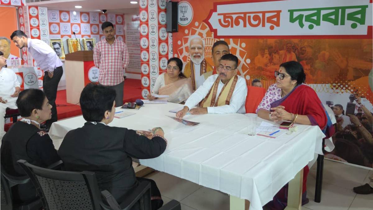 মমতার ভাইয়ের বিরুদ্ধে ‘জনতার দরবারে’ শুভেন্দুর কাছে অভিযোগ