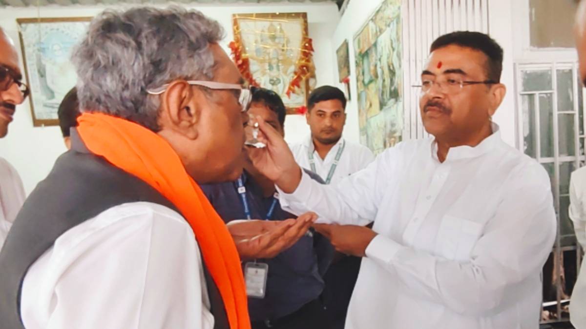 ‘হালুয়া উৎসব’-এর বাঙালি সংস্করণ, দই খেয়ে বাজেট পেশের পথে অর্থমন্ত্রী