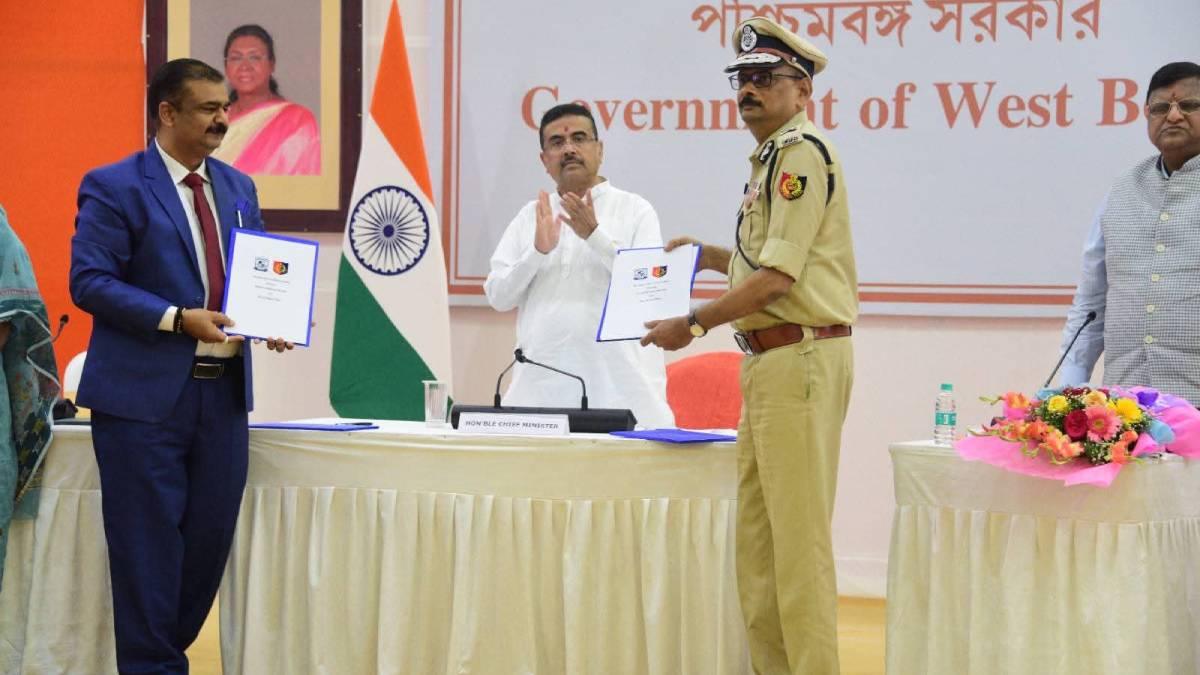 ফিরবে পুলিশের হারানো গৌরব!  মুখ্যমন্ত্রীর উপস্থিতিতে রাষ্ট্রীয় রক্ষা বিশ্ববিদ্যালয়ের সঙ্গে মউ স্বাক্ষর রাজ্য পুলিশের