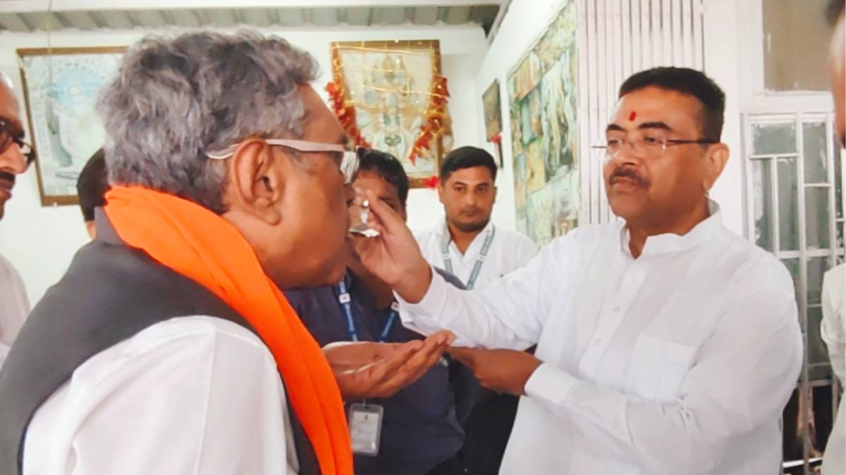 ‘হালুয়া উৎসব’-এর বাঙালি সংস্করণ, দই খেয়ে বাজেট পেশের পথে অর্থমন্ত্রী