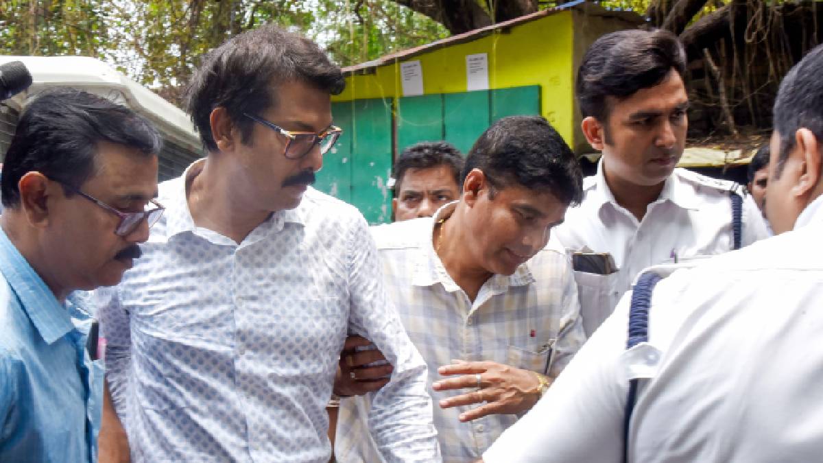 স্বরূপ বিশ্বাসের গ্রেপ্তারির পর সুরুচি সঙ্ঘে বিক্ষোভ, ভাঙচুর ও লুটপাটের অভিযোগ