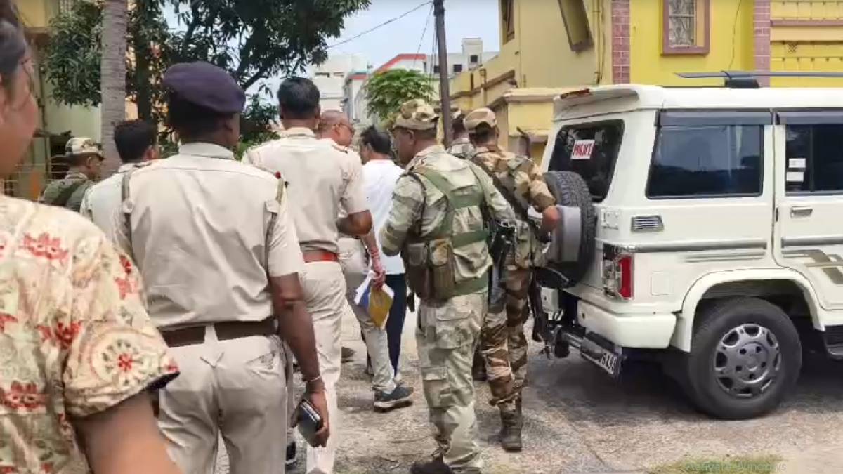 আবার পুলিশের জালে তৃণমূল নেতা, অভিযোগ তোলাবাজির