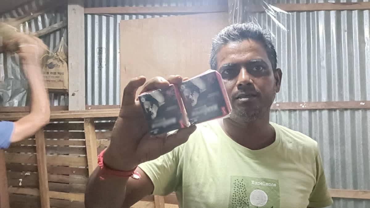 তৃণমূলের পার্টি অফিস থেকে উদ্ধার এসি-সোফা এবং কন্ডোমের প্যাকেট! অভিযোগ মধুচক্রের