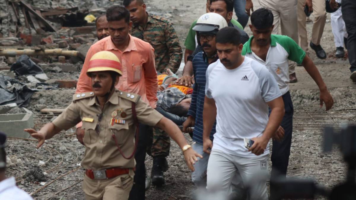 হাহাকার আর আর্তনাদ তারাতলায়, ধ্বংসস্তূপে এখনও বাঁচার আর্তি