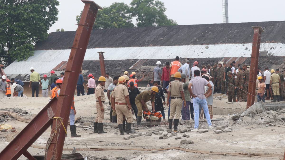 তারাতলা বিপর্যয়ে গ্রেপ্তার গুদামের মালিক, মৃত ৫