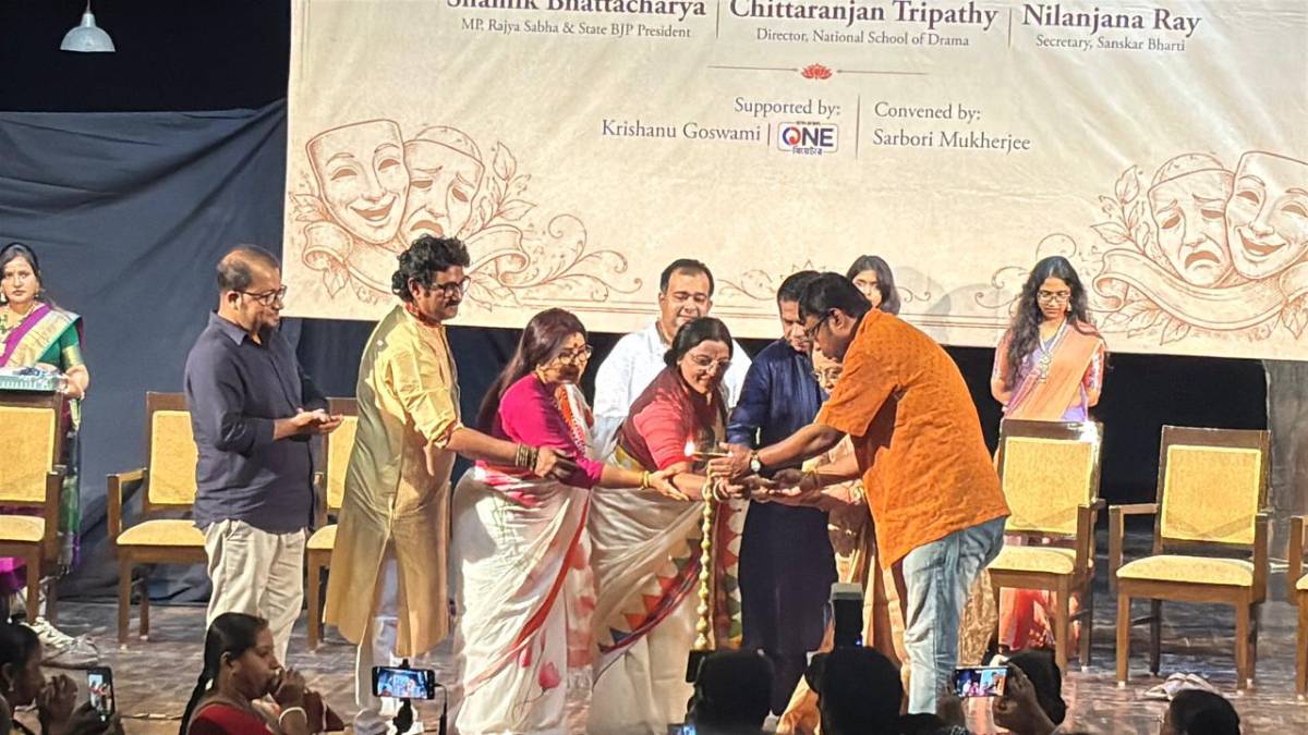 বঞ্চনার অধ্যায় পেরিয়ে রবীন্দ্র সদনের মঞ্চে নয়াবাদ তিতাস, মহাসমারোহে পালিত দলের জন্মদিন