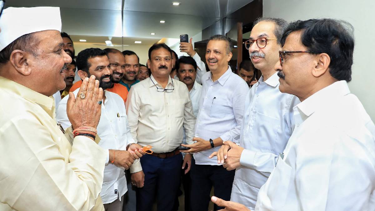 দুই-তৃতীয়াংশ সংখ্যাগরিষ্ঠতার লক্ষ্যে বিজেপি ? তৃণমূলের পর কি এবার উদ্ধব শিবসেনা নিশানায়