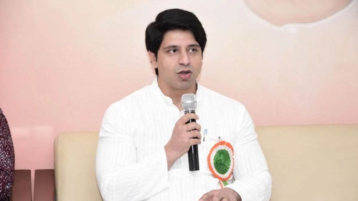 ‘কংগ্রেসে আজও পরিবারতন্ত্র চলছে’