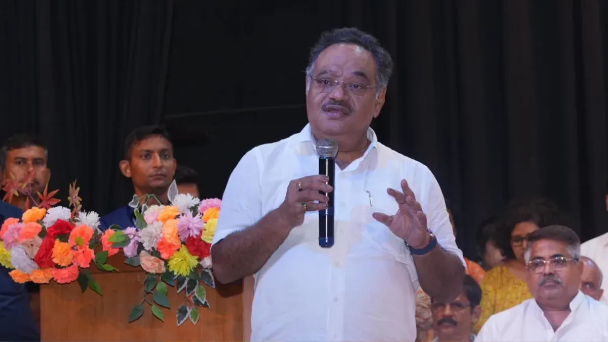 স্কুল শিক্ষকেরা পাবেন রাজ্য সরকারী কর্মচারীর সম্মান