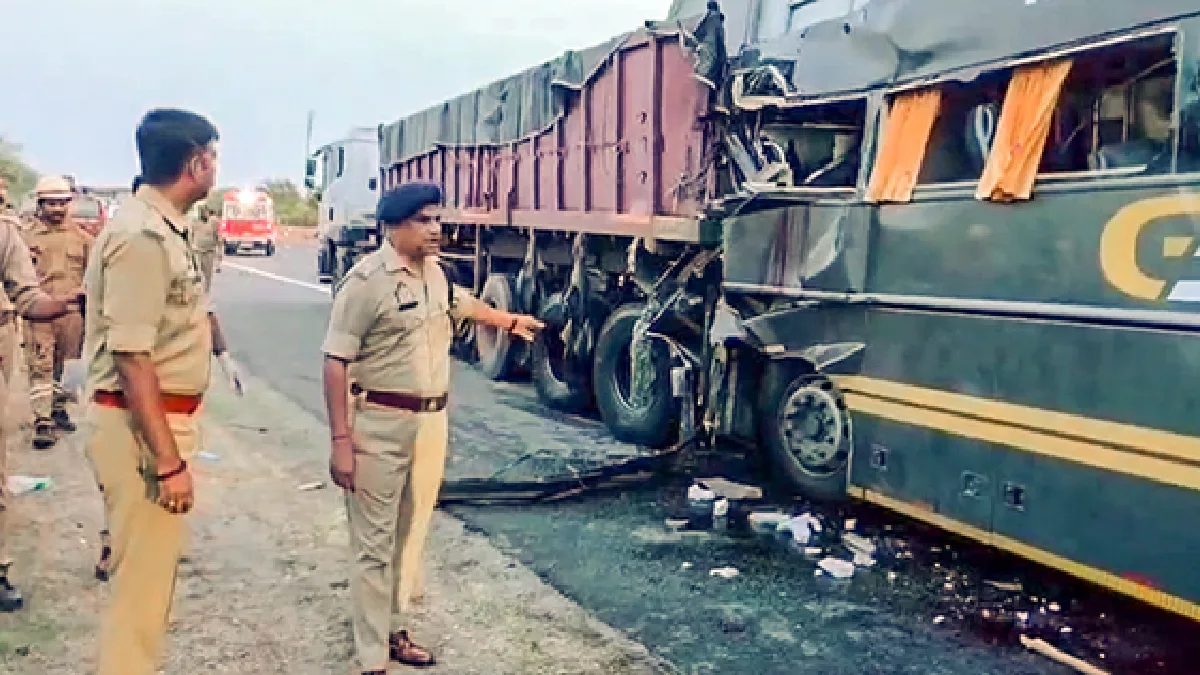 যমুনা এক্সপ্রেসওয়েতে ভয়াবহ পথ দুর্ঘটনা, মৃত ৪, আহত ২৫