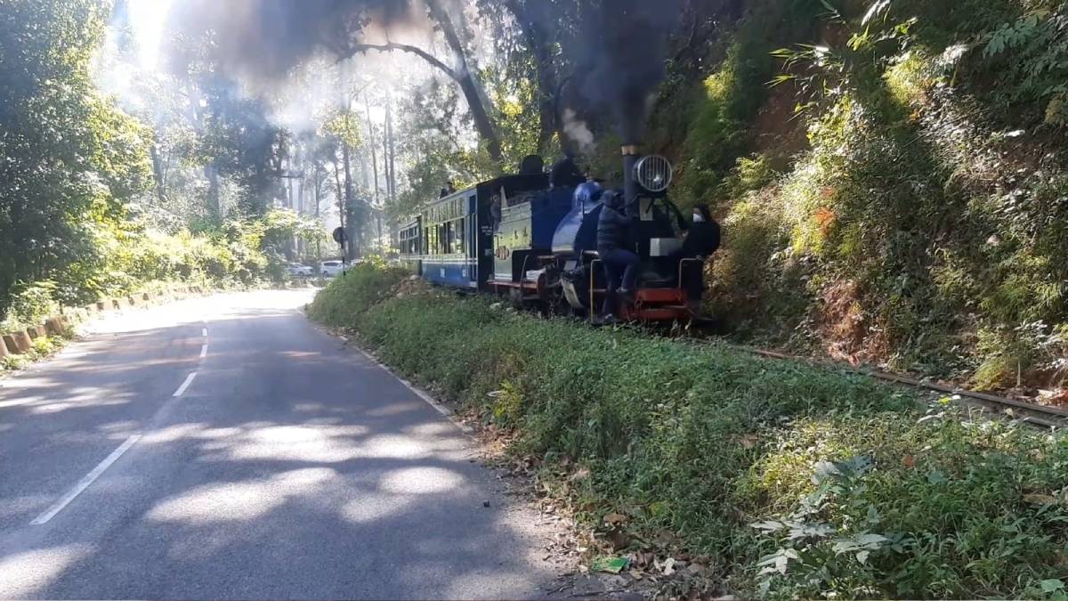 রেকর্ড আয়ে নতুন ইতিহাস গড়ল দার্জিলিং হিমালয়ান রেলওয়ে
