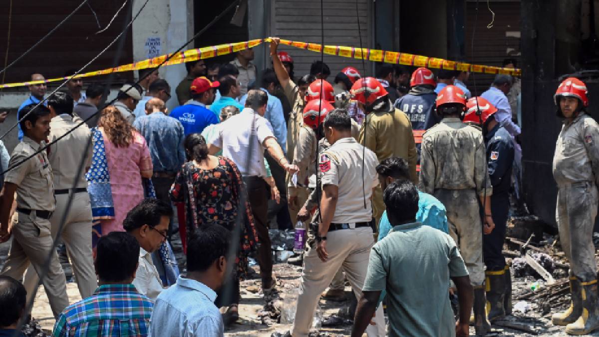 দিল্লির মালব্য নগরের আগুনে একের পর এক গাফিলতির অভিযোগ, গ্রেপ্তার হোটেল মালিক