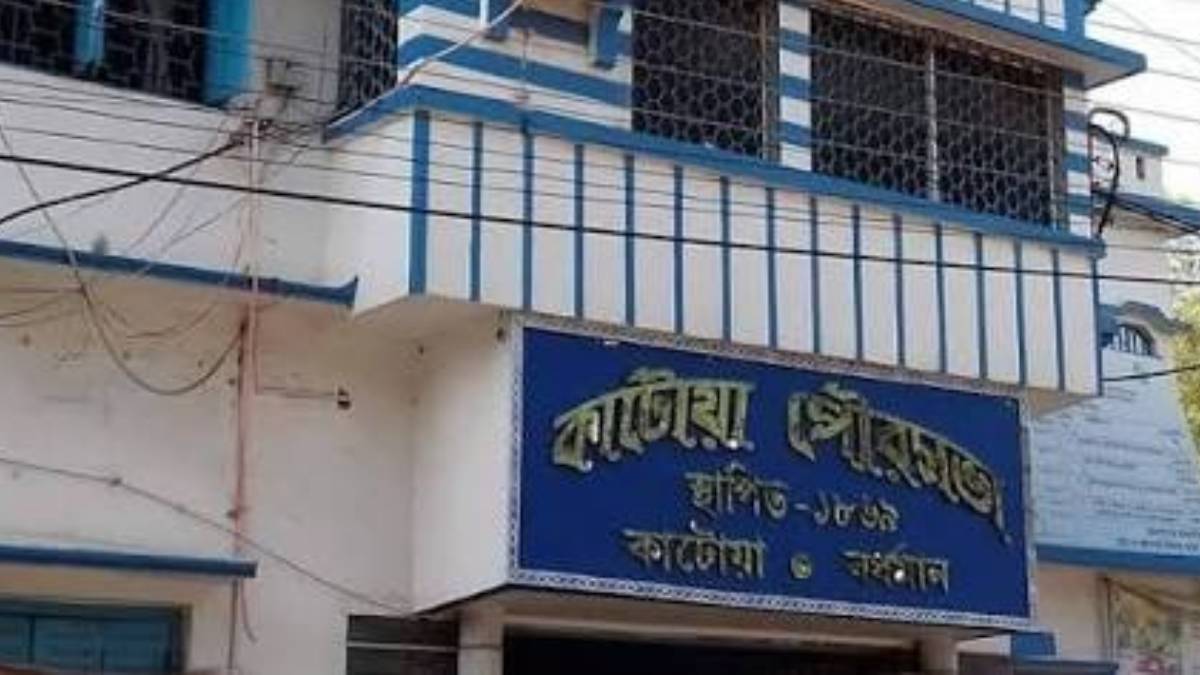 ফের  সাত কাউন্সিলরের ইস্তফা, অচলবস্থা দেখা দিল কাটোয়া পুরসভা