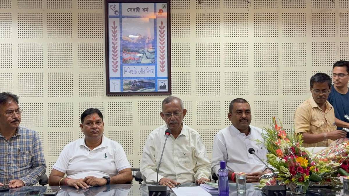 শিলিগুড়ি পুরনিগমে নতুন দায়িত্বে সঞ্জয় পাঠক, ক্রীড়া ও ট্রেড লাইসেন্স বিভাগের দায়িত্ব গ্রহণ