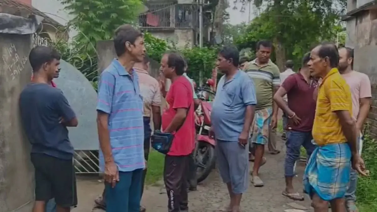 আড়ংঘাটায় সোনার দোকানে ঢুকে ব্যবসায়ীকে কুপিয়ে খুন