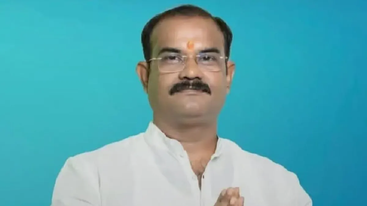 বাগডোগরা বিমানবন্দর থেকে গ্রেপ্তার তৃণমূলের সদ্য প্রাক্তন কোচবিহার জেলা সভাপতি