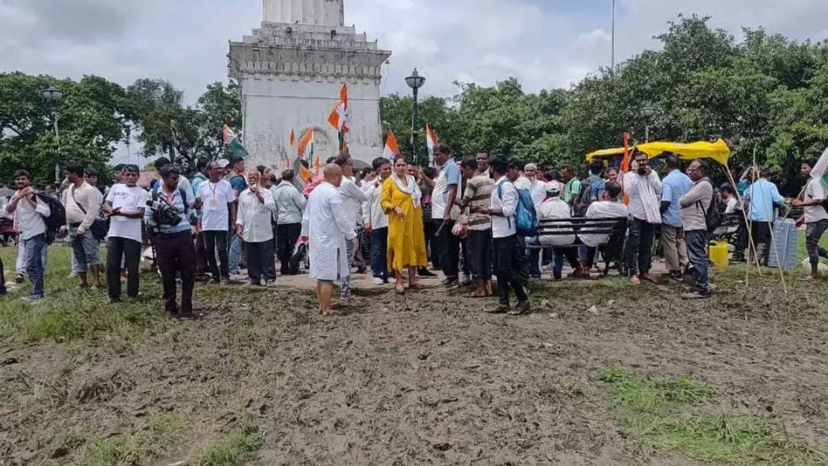 কাদা-জল পেরিয়েই শহিদ মিনারে কংগ্রেসের ২১ জুলাই সমাবেশ