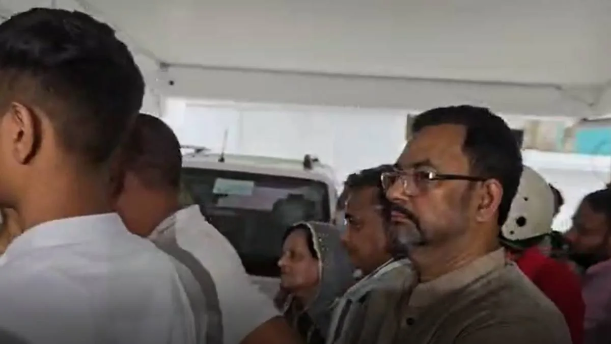 প্রদেশ কংগ্রেস দপ্তরে রেহানা খাতুনকে ঘিরে তুমুল বিক্ষোভ, ডিম ছোঁড়া ও হাতাহাতি