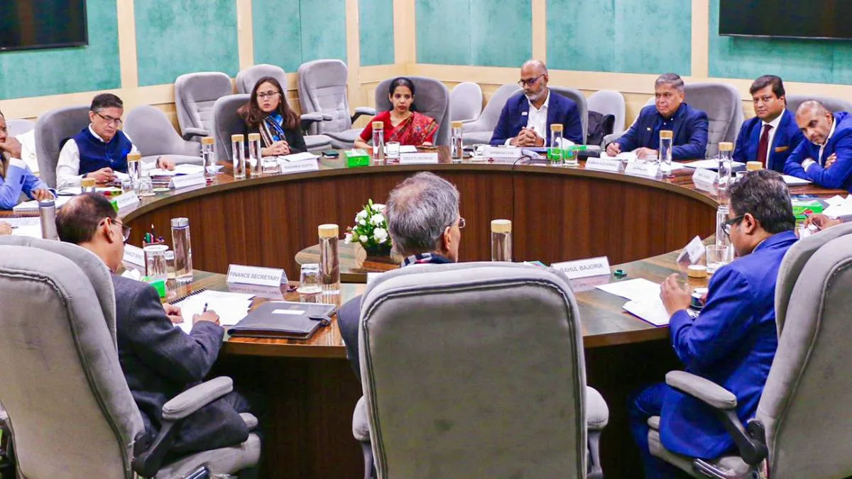 আন্তর্জাতিক অস্থিরতায় অর্থনীতিতে চাপের আশঙ্কা, সতর্ক করল কেন্দ্রের মাসিক আর্থিক পর্যালোচনা