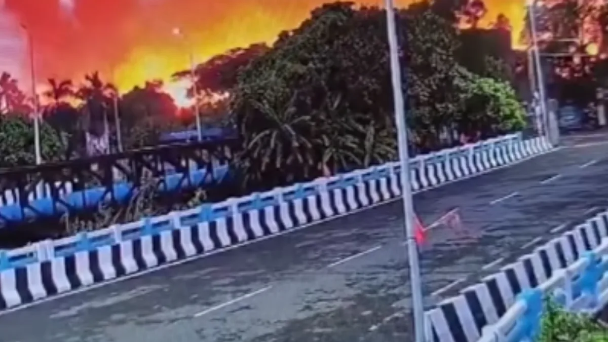 হলদিয়া পেট্রোকেমিক্যালসে ভয়াবহ অগ্নিকাণ্ড, সিসিটিভিতে ধরা পড়ল বিস্ফোরণের মুহূর্ত