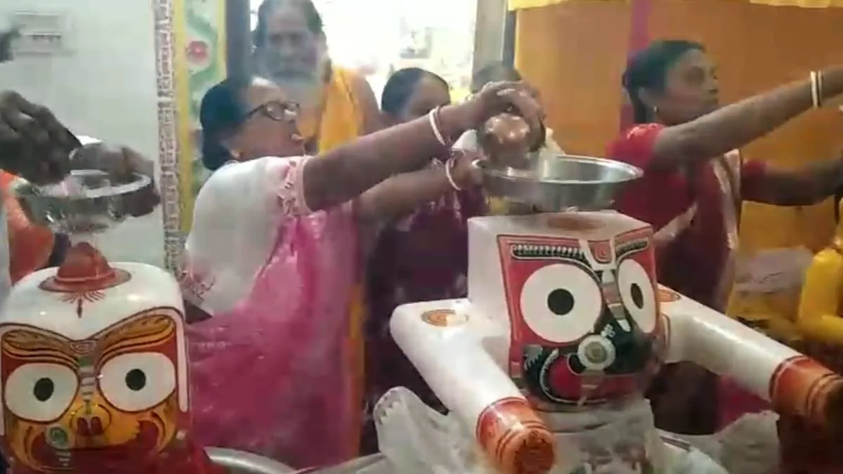 হাওড়ার শ্যামপুরের কামদেবপুরে রথের দিনই স্নান করেন জগন্নাথ-বলরাম-সুভদ্রা