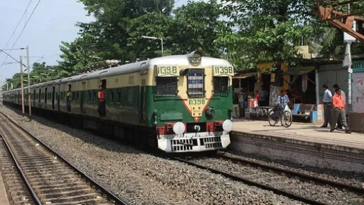 শিয়ালদহ-ডানকুনি শাখায় বাতিল একাধিক লোকাল, দুর্ভোগে আমজনতা