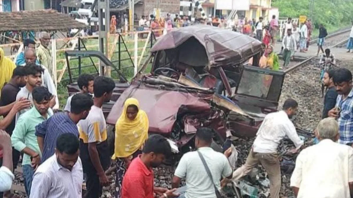 ‘দুর্ঘটনা নিয়ে রাজনীতি নয়’ একসঙ্গে মৃতদের পরিবারের পাশে বাম-বিজেপি বিধায়ক