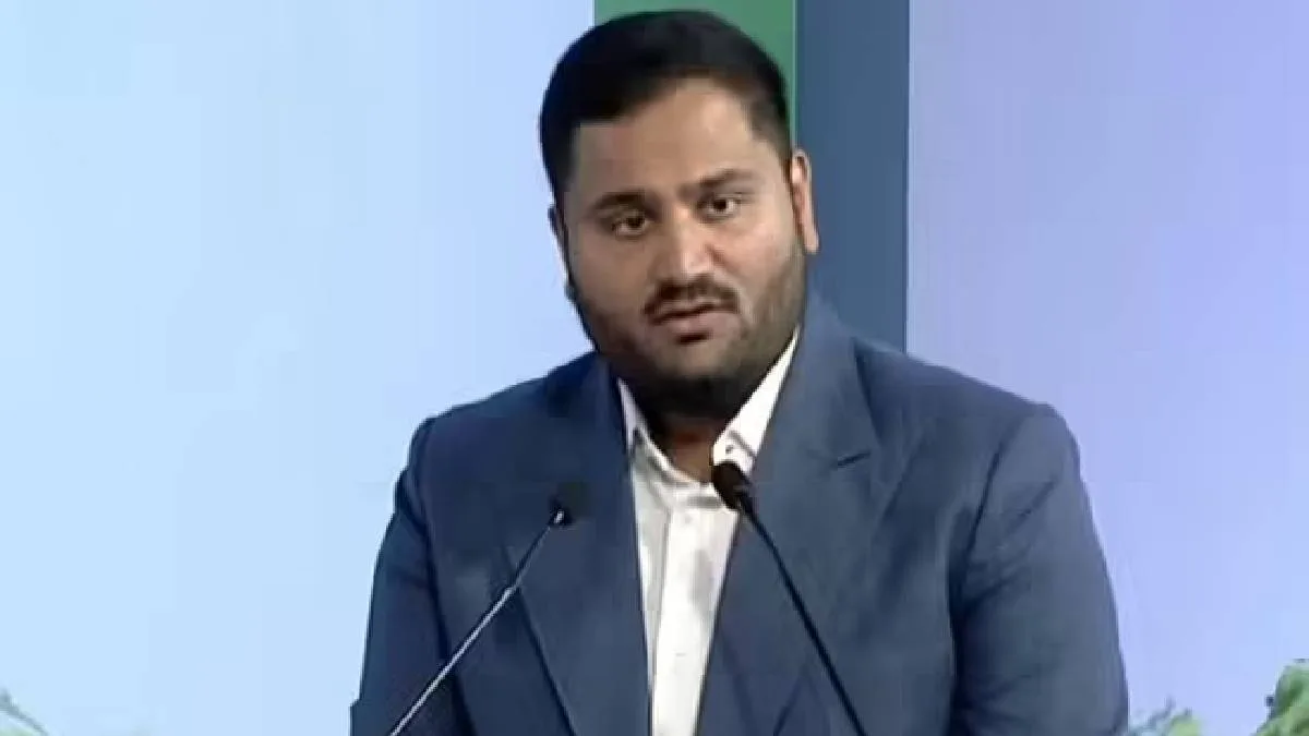 আড়াই হাজার কোটি টাকার বিনিয়োগে ক্ষেপণাস্ত্র কারখানা গড়ছে আদানি গোষ্ঠী