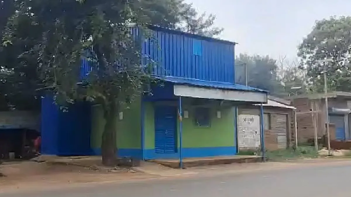 রাজ্য সড়কের অংশে গড়ে উঠেছে তৃণমূলের পার্টি অফিস, দখলের বিরুদ্ধে নোটিস পূর্ত দপ্তরের