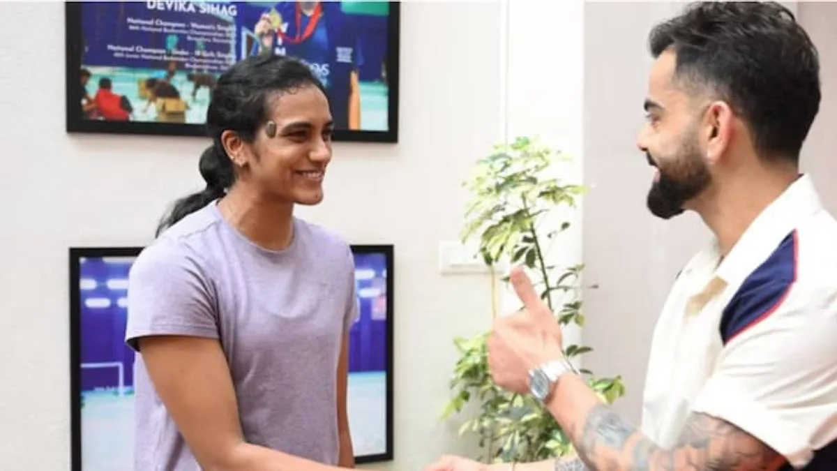‘ট্রফির পিছনে না দৌড়ে খেলাটাকে ভালোবাসো’— বিরাটের এক ফোনেই বদলে গেল সিন্ধুর কেরিয়ার!