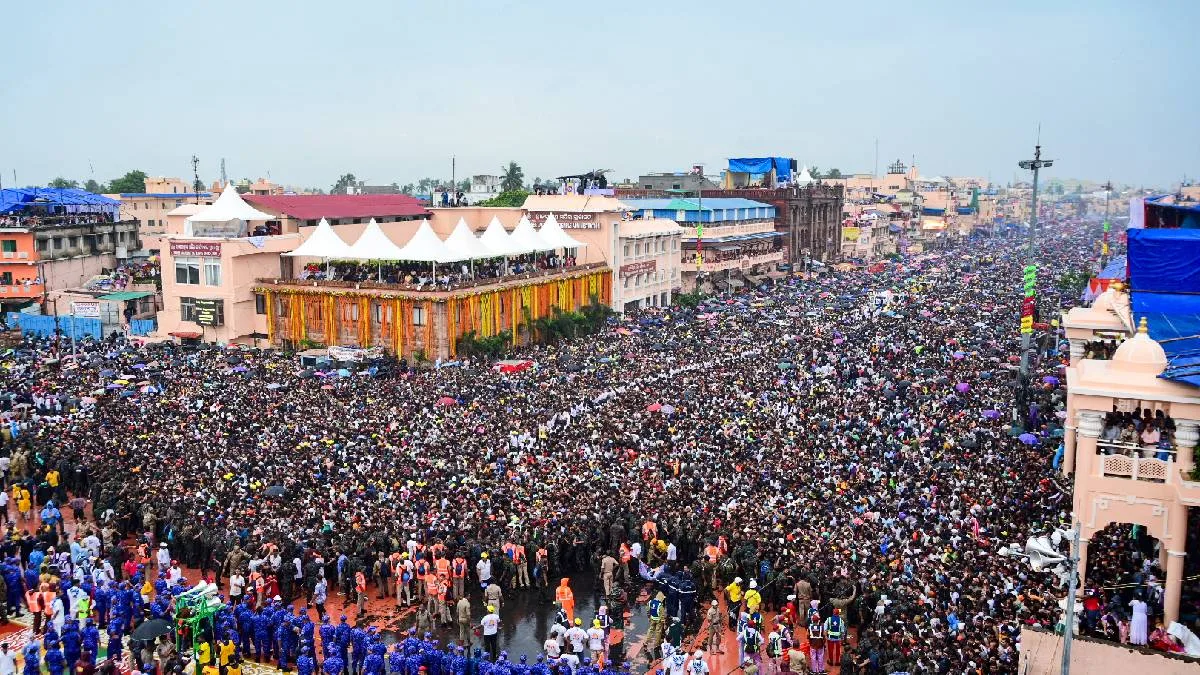 মাসির বাড়ি যাওয়ার আগেই থামিয়ে দেওয়া হয় পুরীর রথ, শুক্রবার ফের যাত্রা