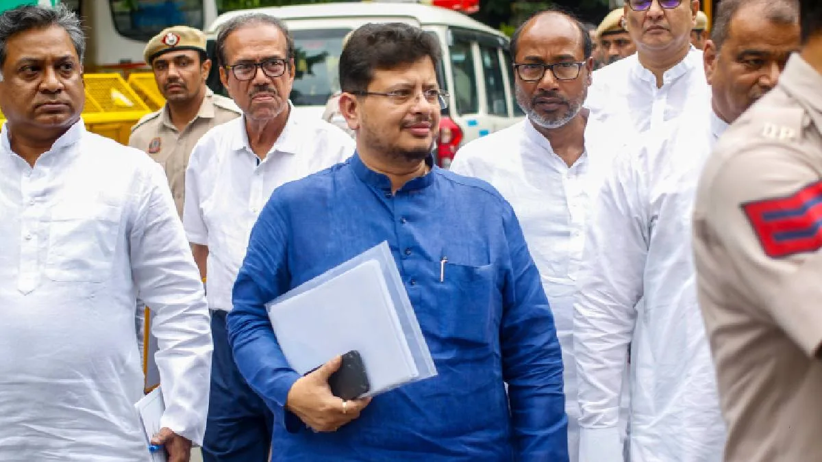 নির্বাচন কমিশনের ফুল বেঞ্চের সঙ্গে দেখা ঋতব্রতপন্থী তৃণমূলের, ‘আসল তৃণমূল’-এর দাবি