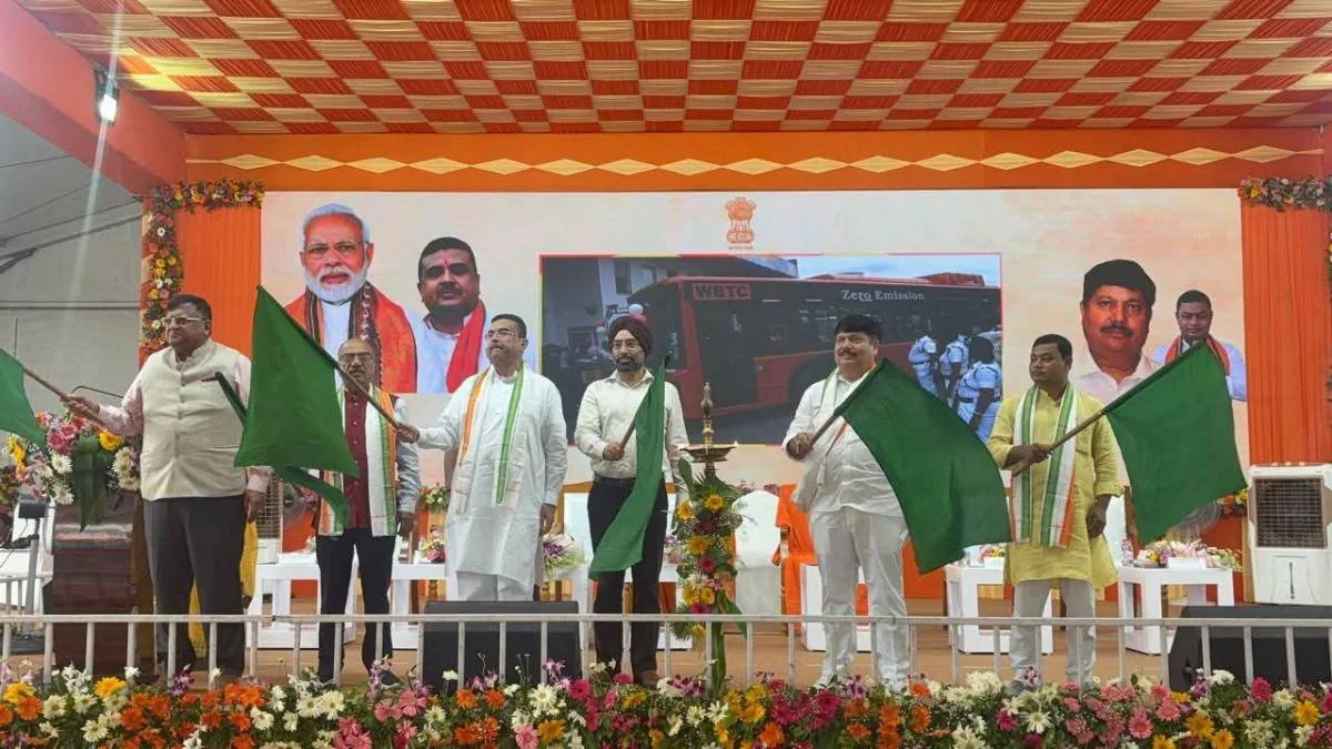 ৮ লক্ষ কোটির দেনার বোঝা সামলেও বাংলায় ‘পরিবহন বিপ্লব’! নতুন বাস উদ্বোধনে বড় পরিকল্পনা জানালেন মুখ্যমন্ত্রী
