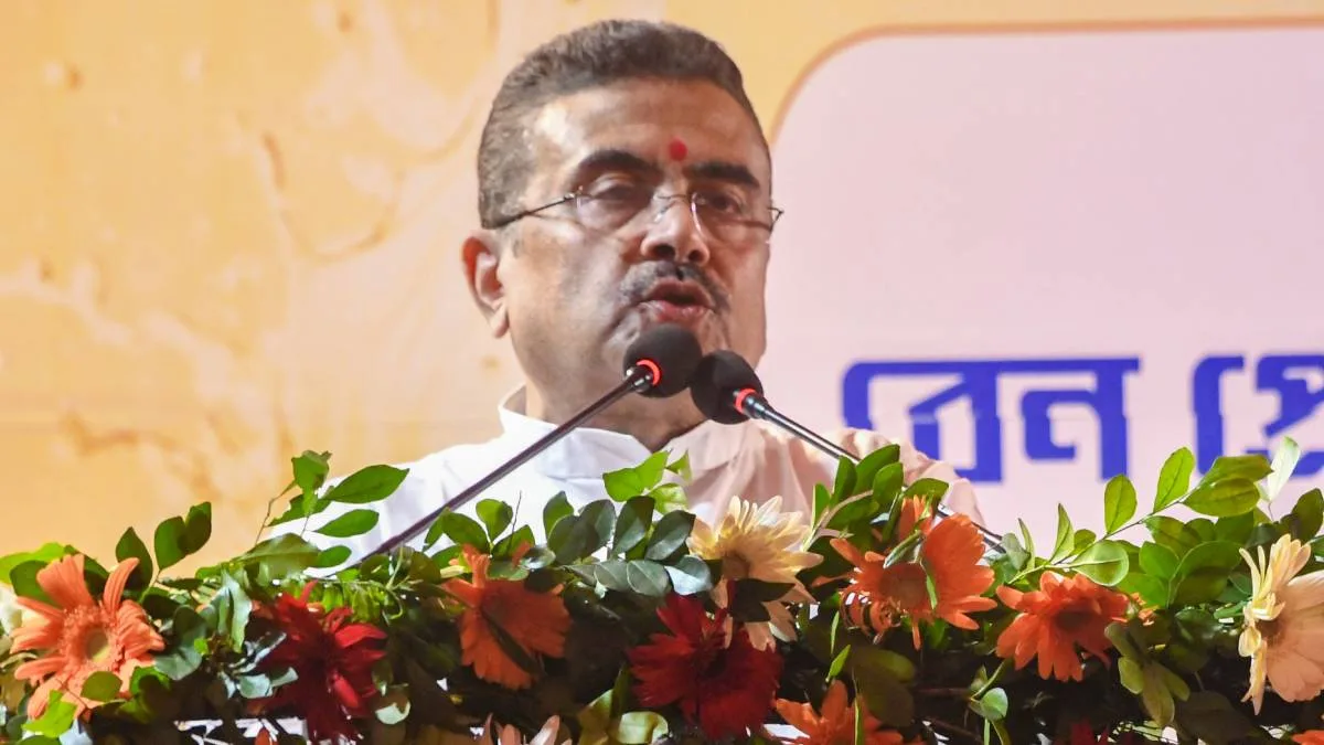 ১০ অক্টোবরের মধ্যে সব রাস্তা মেরামত শেষ করতে হবে, সচিব বৈঠকে কড়া নির্দেশ মুখ্যমন্ত্রীর