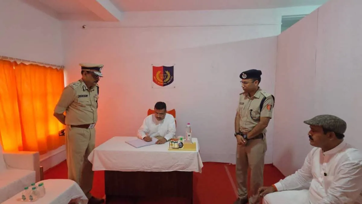 মেডিকেল কলেজে শ্যামাপ্রসাদ মুখোপাধ্যায়ের মূর্তি উন্মোচন, সরকারি কর্মচারীদের আন্দোলনের ভূয়সী প্রশংসা শমীকের