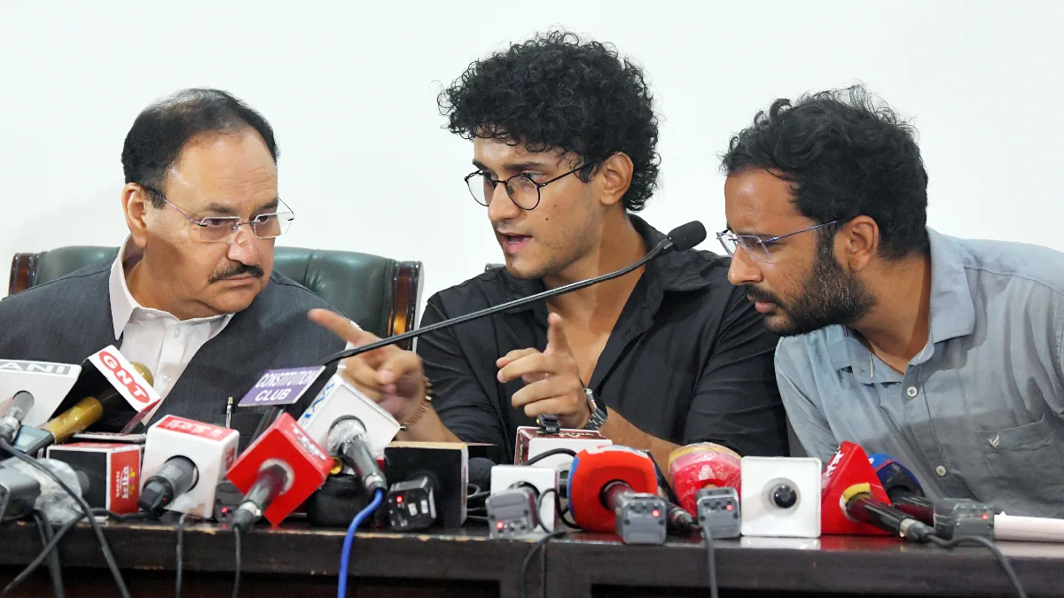 বিজেপির ‘কুইক ফিক্স’ মন্ত্রীর পদত্যাগ : বিভিন্ন মানুষের কাছে বহন করবে বিভিন্ন অর্থ