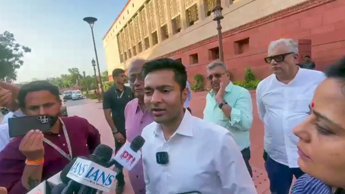 কণ্ঠস্বরের নমুনা মামলায় ফের চাপে অভিষেক