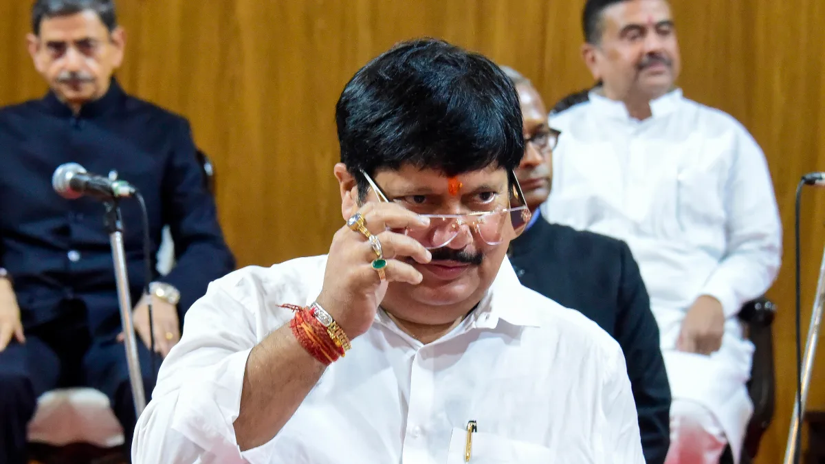 নতুন সরকারের আমলে এ এক নতুন বদল