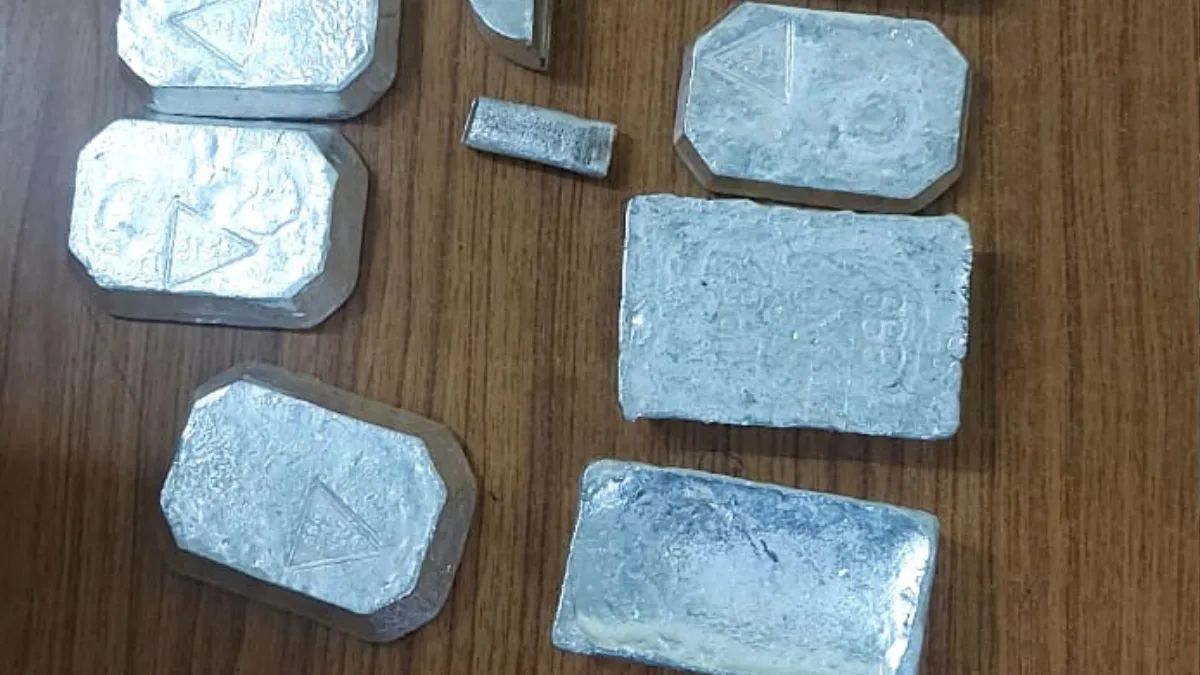 হাওড়া মেট্রো স্টেশনে মিলল প্রায় ১৪ লক্ষ টাকার রুপোর বার