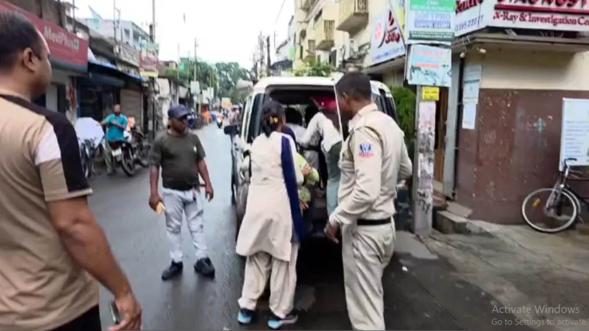 নৈহাটিতে অনলাইন প্রতারণা সহ চাকরির টোপ দিয়ে টাকা হাতিয়ে নেওয়ার অভিযোগে ধৃত চার মহিলা সহ দুই পুরুষ পলাতক এক