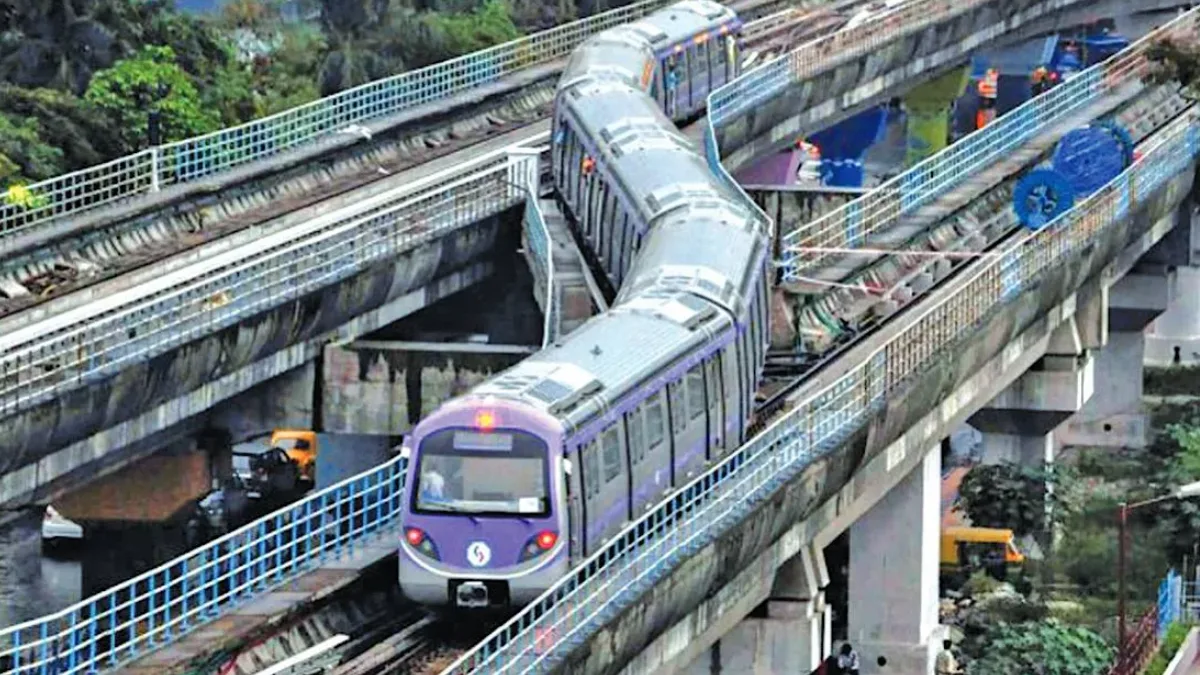 রাত পোহালেই কাকভোরে মেট্রো