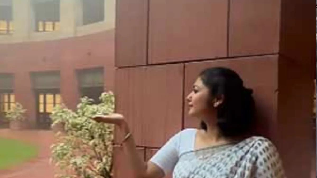 বৃষ্টি, রিল আর সংসদ! সায়নী ঘোষকে ঘিরে শুরু জোর চর্চা