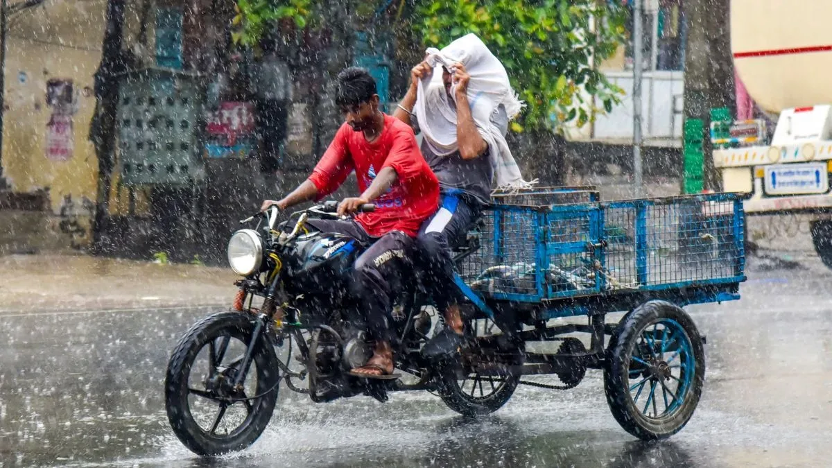সপ্তাহের শুরুতেই ভারী বৃষ্টির সতর্কতা, উত্তর ও পূর্ব ভারতে বাড়ছে বর্ষার দাপট