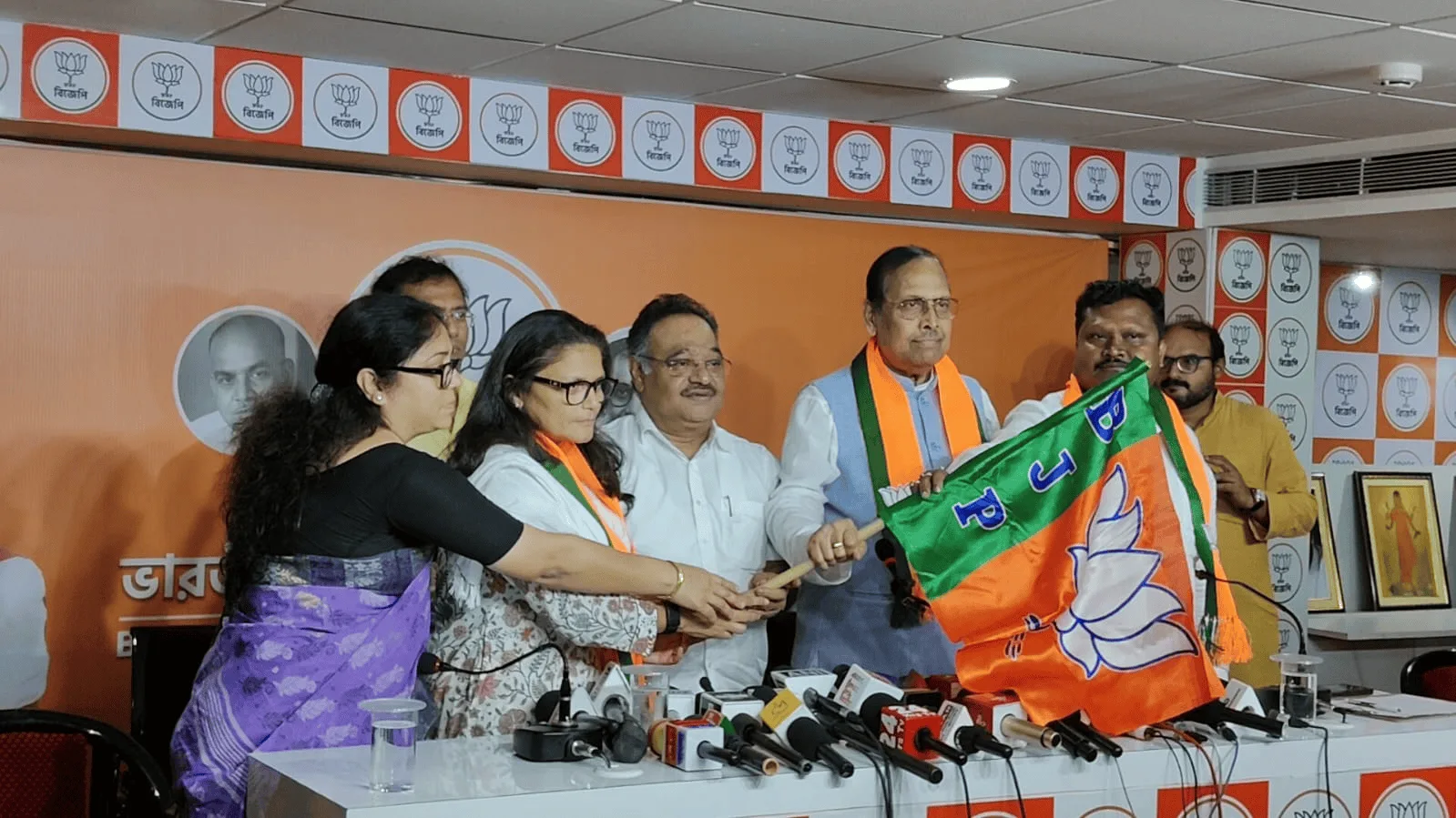 দৈনিক স্টেটসম্যানের খবরেই সিলমোহর: বিজেপিতে সুখেন্দু-সুস্মিতা-প্রকাশ, এবার রাজ্যসভার পথে