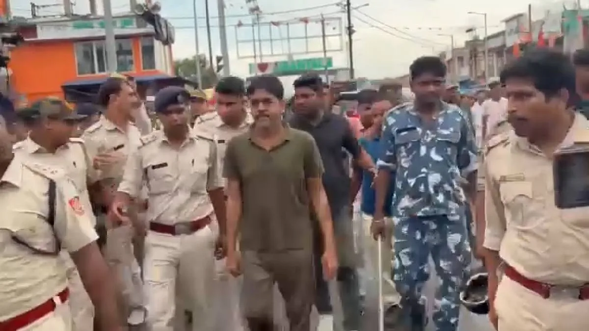 জীবনতলা বাজারে প্রাক্তন তৃণমূল বিধায়ক শওকত মোল্লাকে নিয়ে পুলিশের রিকনস্ট্রাকশন