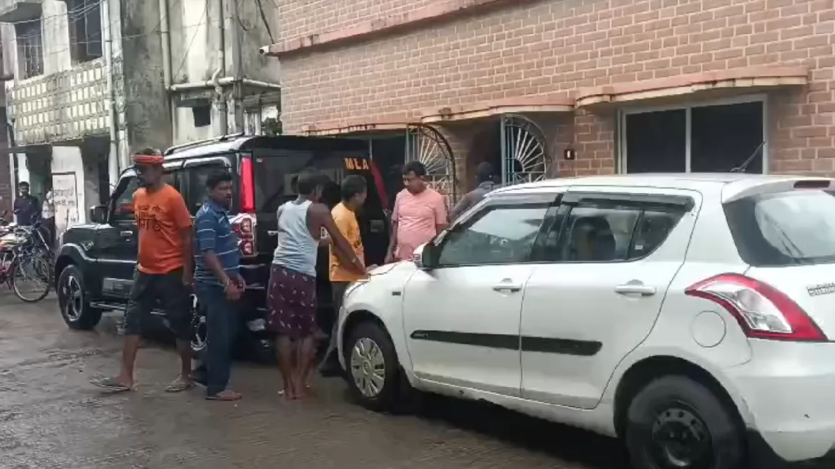 পানীয় জল-কর্মসংস্থানের দাবি, বিধায়কের দ্বারস্থ অন্ডাল গ্রামের বাসিন্দারা